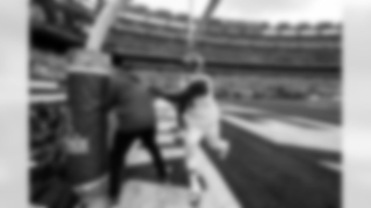 Defensive tackle Maliek Collins (96) before a NFL football game between the Cleveland Browns and New York Jets on November 9, 2025 at MetLife Stadium.