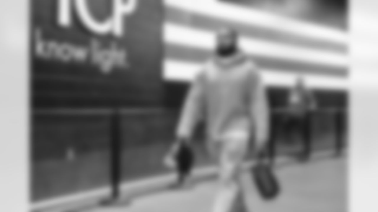 Running back Trayveon Williams (38) before a NFL football game between the Pittsburgh Steelers and Cleveland Browns on December 28, 2025 at Huntington Bank Field.