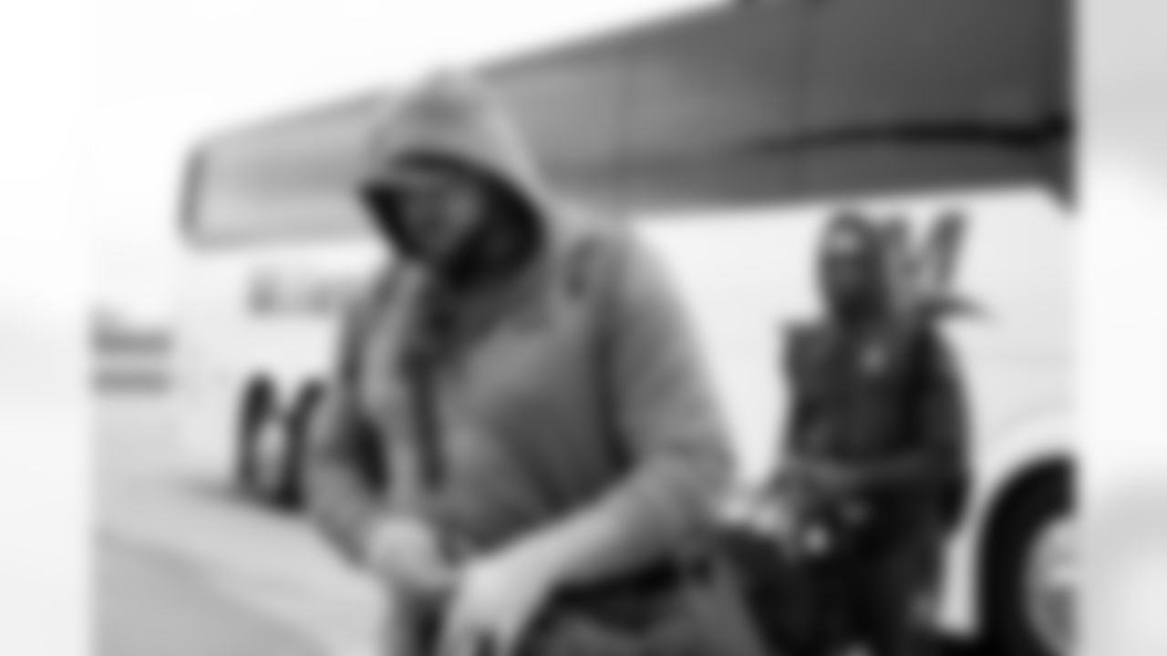 Offensive guard Wyatt Teller (77) travels to New York on November 8, 2025.