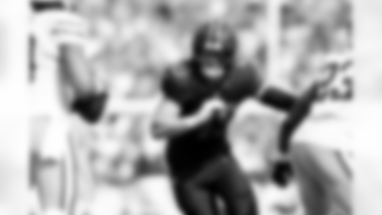 Linebacker Carson Schwesinger (49) during a NFL football game between the Green Bay Packers and Cleveland Browns on September 21, 2025 at Huntington Bank Stadium. The Browns won 13-10.