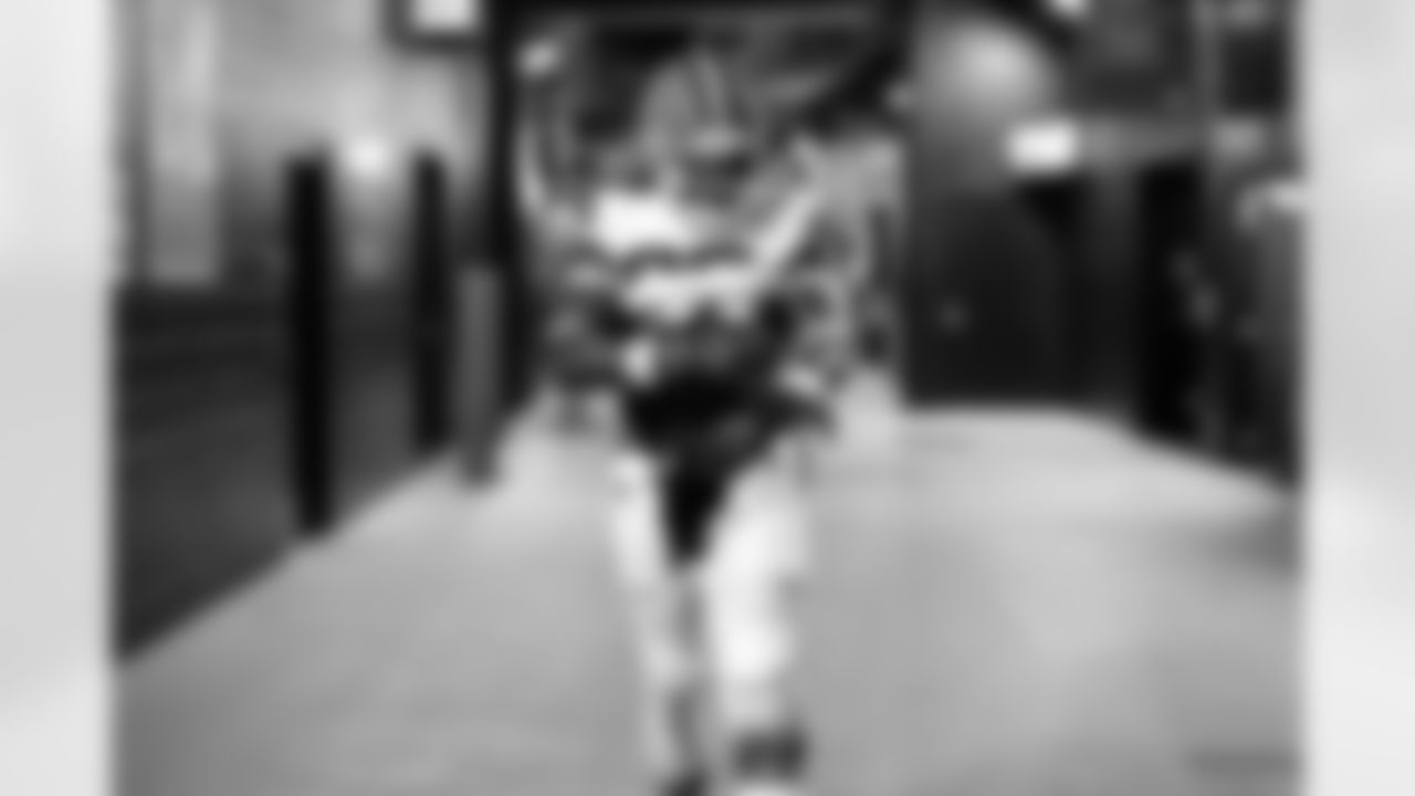 Tight end David Njoku (85) before a NFL football game between the Cleveland Browns and New England Patriots on October 26, 2025 at Gillette Stadium.