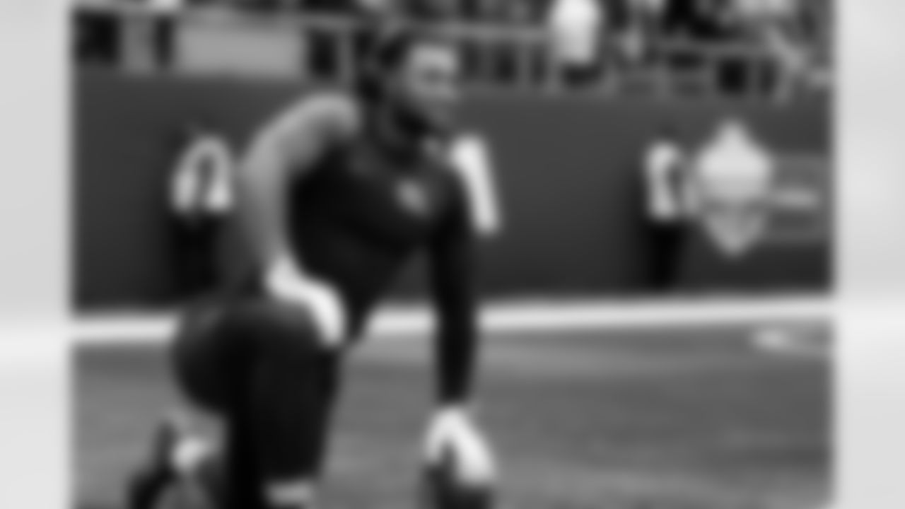 Linebacker Easton Mascarenas-Arnold (42) before a NFL football game between the Minnesota Vikings and Cleveland Browns on October 5, 2025 at Tottenham Hotspur Stadium. The Browns lost 17-21.