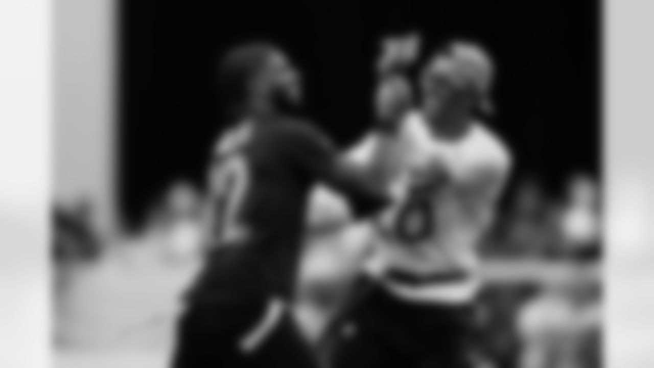 AFC quarterback Shedeur Sanders (12), of the Cleveland Browns, celebrates with NFC cornerback Nahshon Wright (26), of the Chicago Bears, after throwing a touchdown during the first half of the NFL Pro Bowl football game, Tuesday, Feb. 3, 2026, in San Francisco. (AP Photo/Godofredo A. Vásquez)