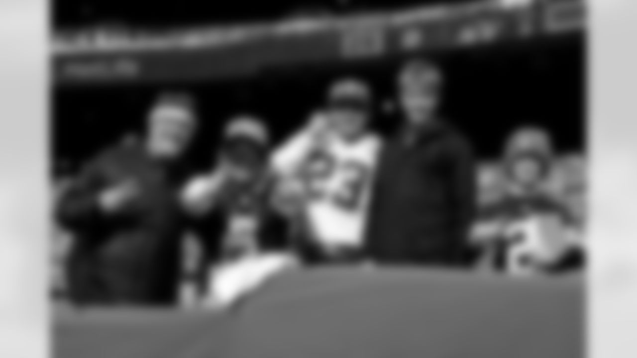 Fans before a NFL football game between the Cleveland Browns and New York Jets on November 9, 2025 at MetLife Stadium.