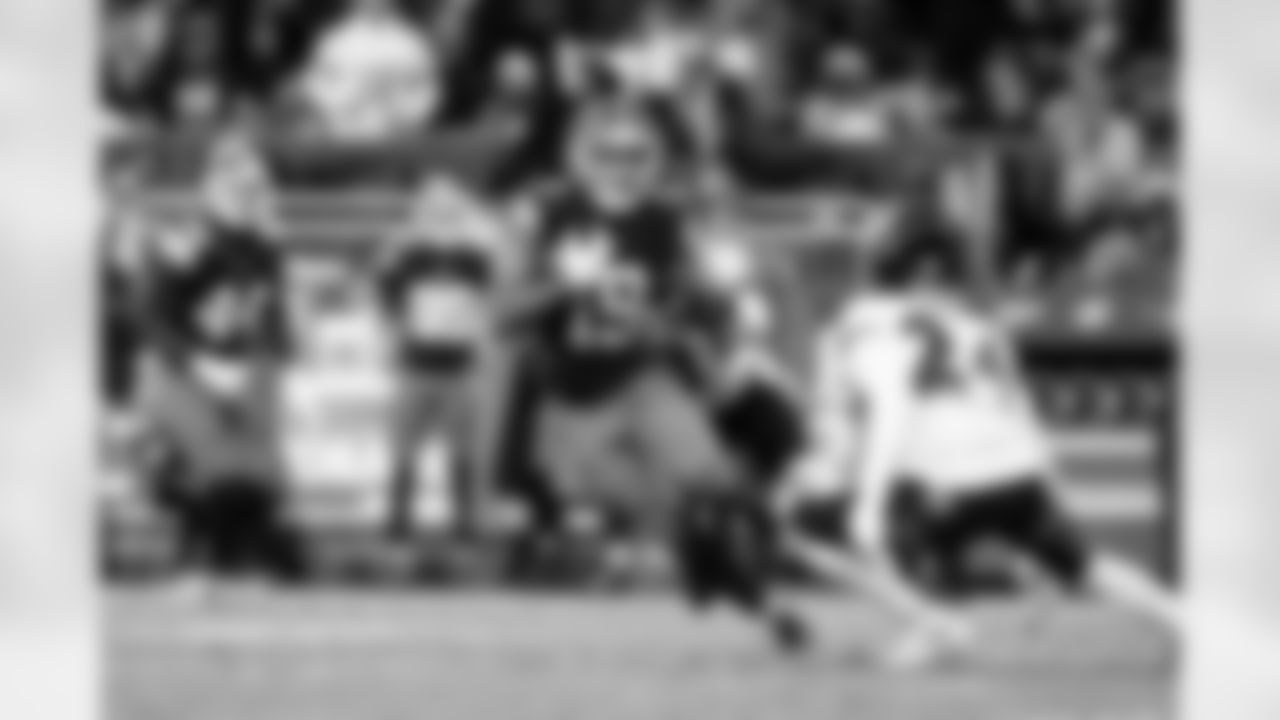 Wide receiver Cedric Tillman (19)