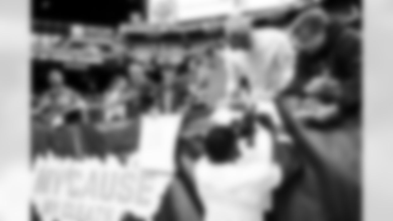 Tight end Harold Fannin Jr. (44) with fans before a NFL football game between the Cleveland Browns and Las Vegas Raiders on November 23, 2025 at Allegiant Stadium.