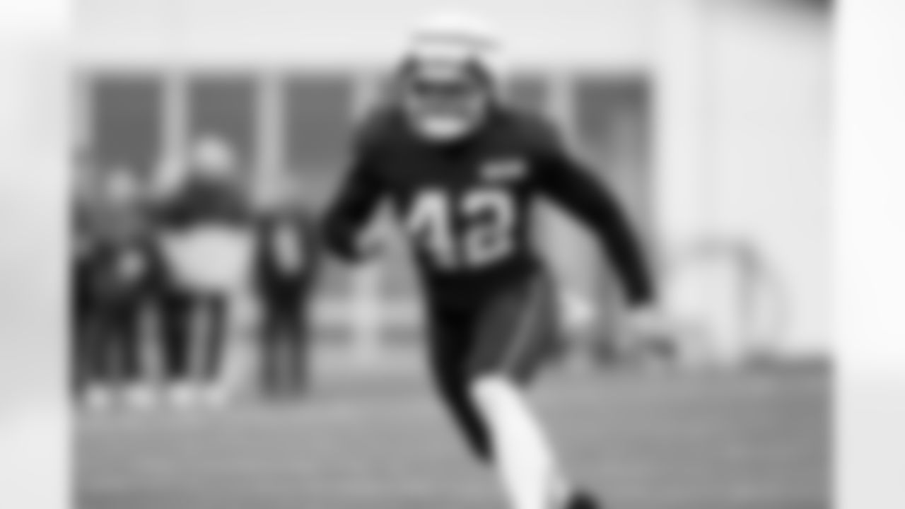 Linebacker Easton Mascarenas-Arnold (42) during practice at CrossCountry Mortgage Campus on November 5, 2025.