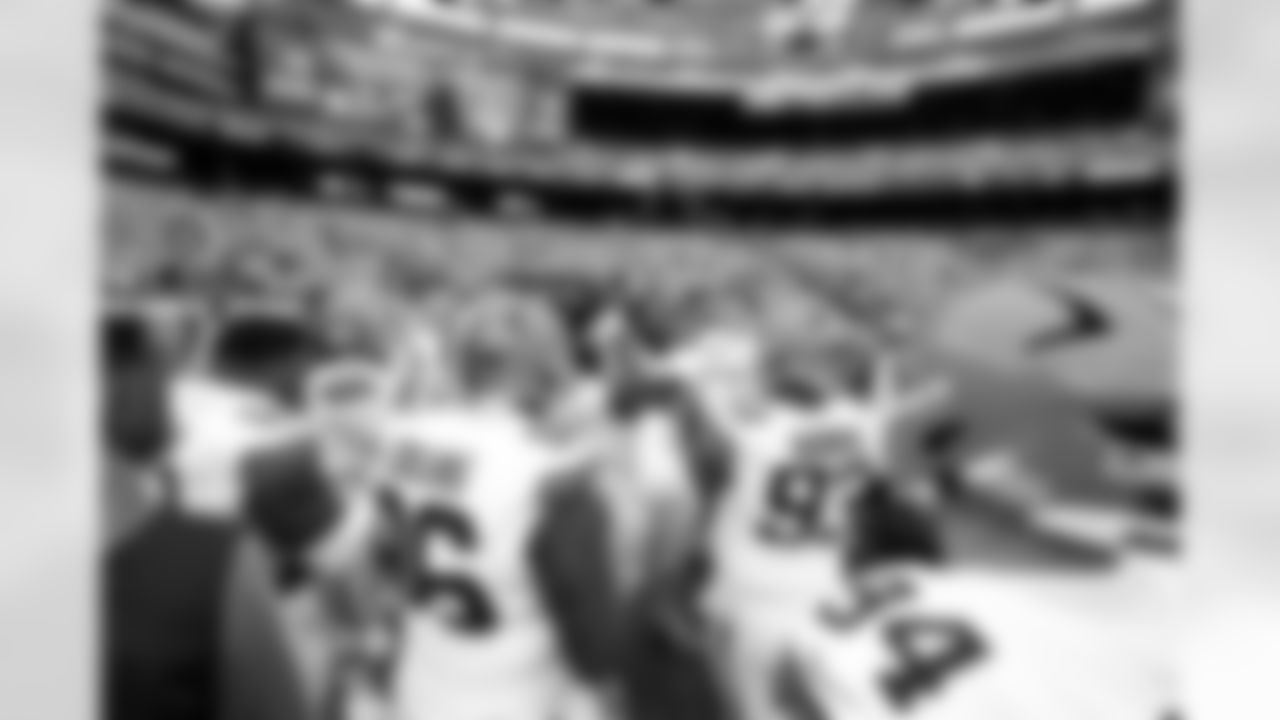 The defense before a NFL football game between the Cleveland Browns and New York Jets on November 9, 2025 at MetLife Stadium.