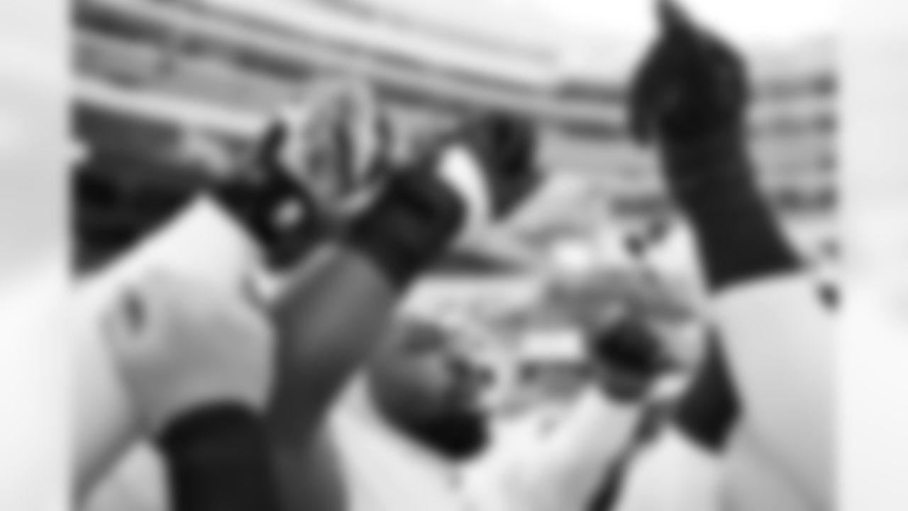 Defensive tackle Shelby Harris (93) before a NFL football game between the Cleveland Browns and Chicago Bears on December 14, 2025 at Soldier Field.