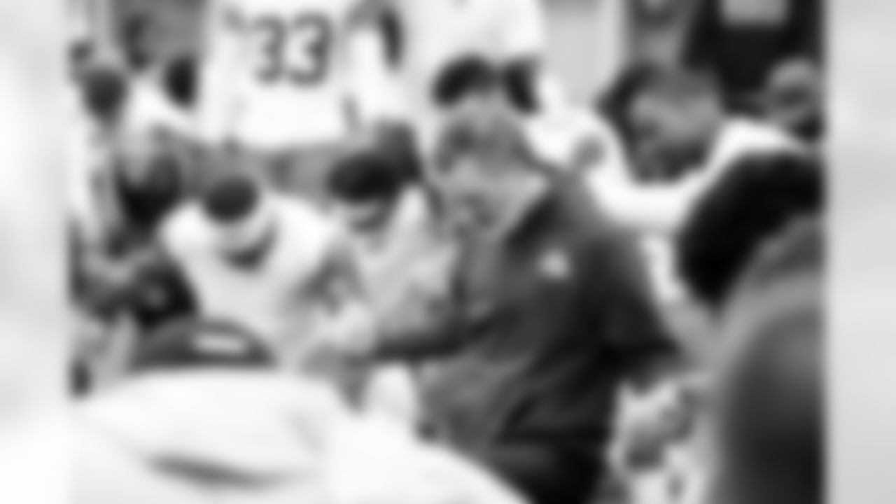 The Browns celebrate after a NFL football game between the Cleveland Browns and Cincinnati Bengals on January 4, 2026 at Paycor Stadium.