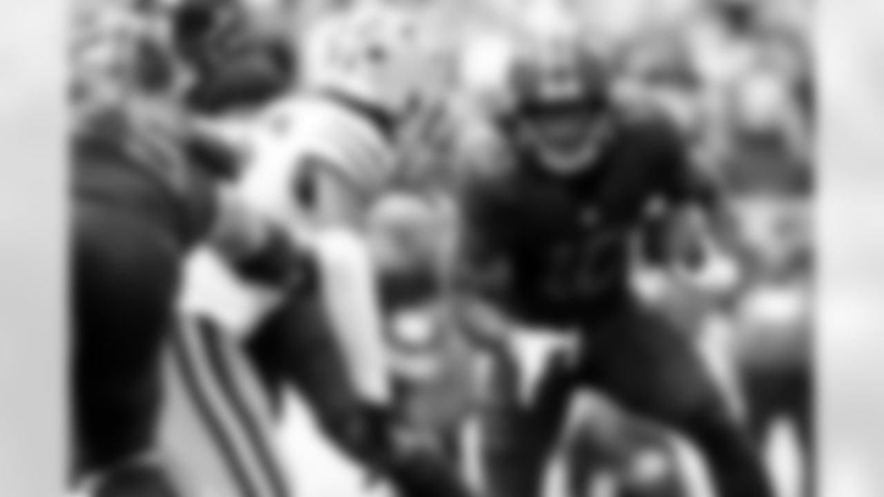 Running back Quinshon Judkins (10) during a NFL football game between the Green Bay Packers and Cleveland Browns on September 21, 2025 at Huntington Bank Stadium. The Browns won 10-13.