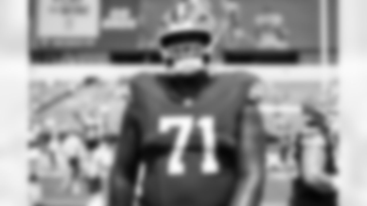 Offensive tackle Cornelius Lucas (71) before a preseason NFL football game between the Cleveland Browns and Philadelphia Eagles on August 16, 2025 at Lincoln Financial Field.