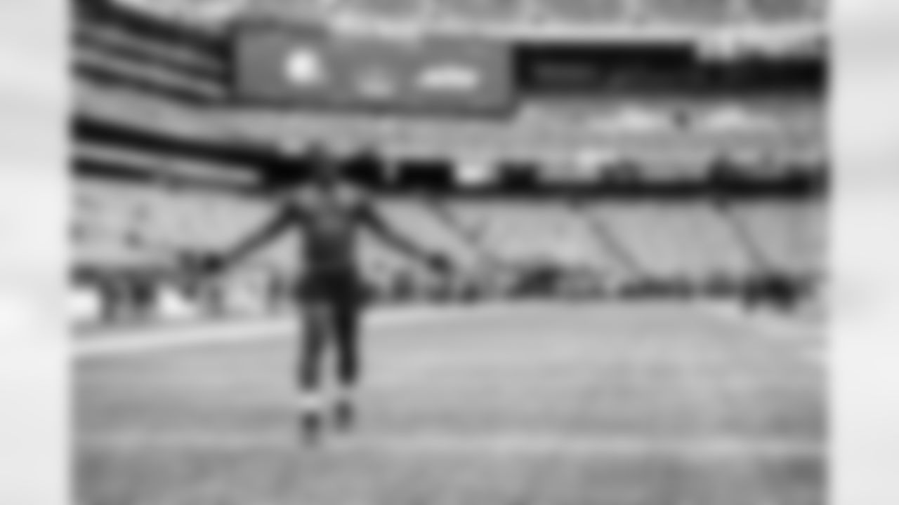 Tight end David Njoku (85) before a NFL football game between the Cleveland Browns and New York Jets on November 9, 2025 at MetLife Stadium.