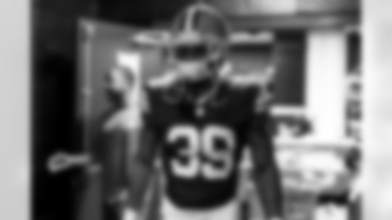 Running back Ahmani Marshall before a preseason NFL football game between the Cleveland Browns and Philadelphia Eagles on August 16, 2025 at Lincoln Financial Field.