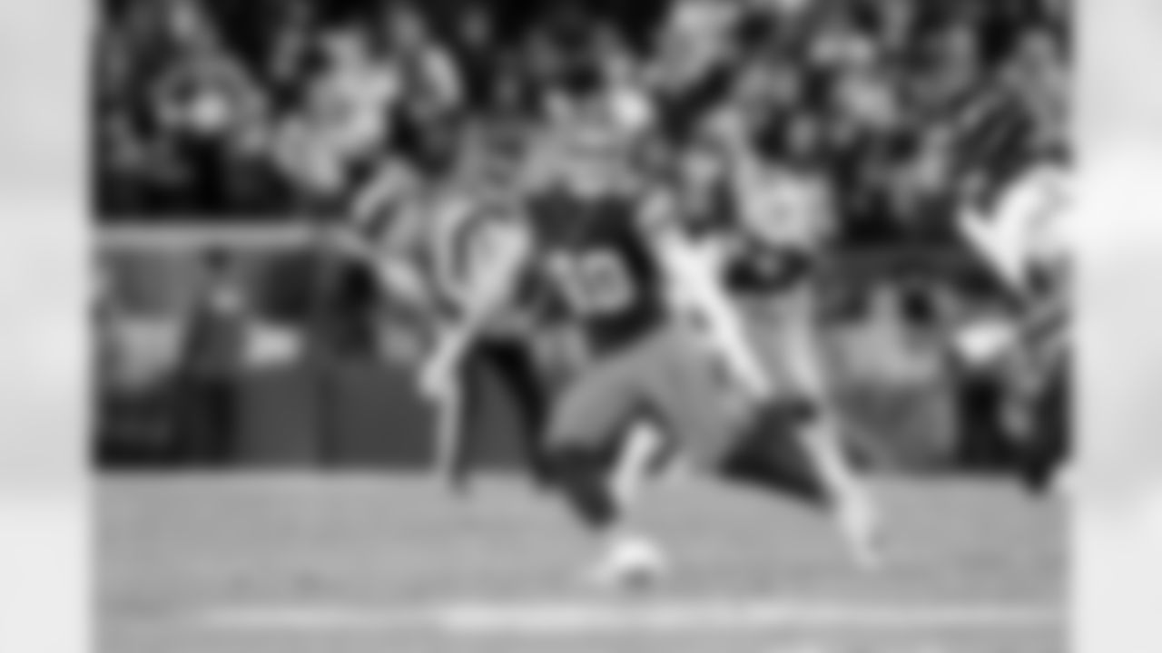 Linebacker Carson Schwesinger (49) during a NFL football game between the Baltimore Ravens and Cleveland Browns on November 16, 2025 at Huntington Bank Field.