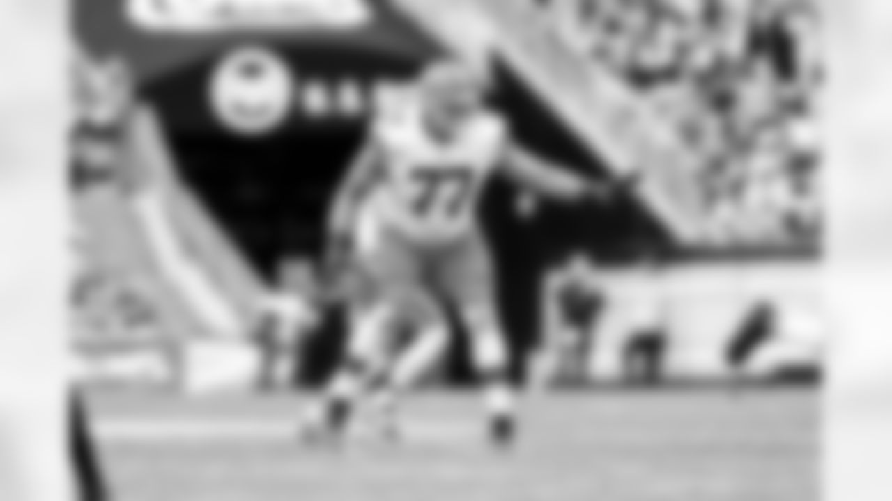 Offensive guard Wyatt Teller (77) during a NFL football game between the Cleveland Browns and Pittsburgh Steelers on October 12, 2025 at Acrisure Stadium.