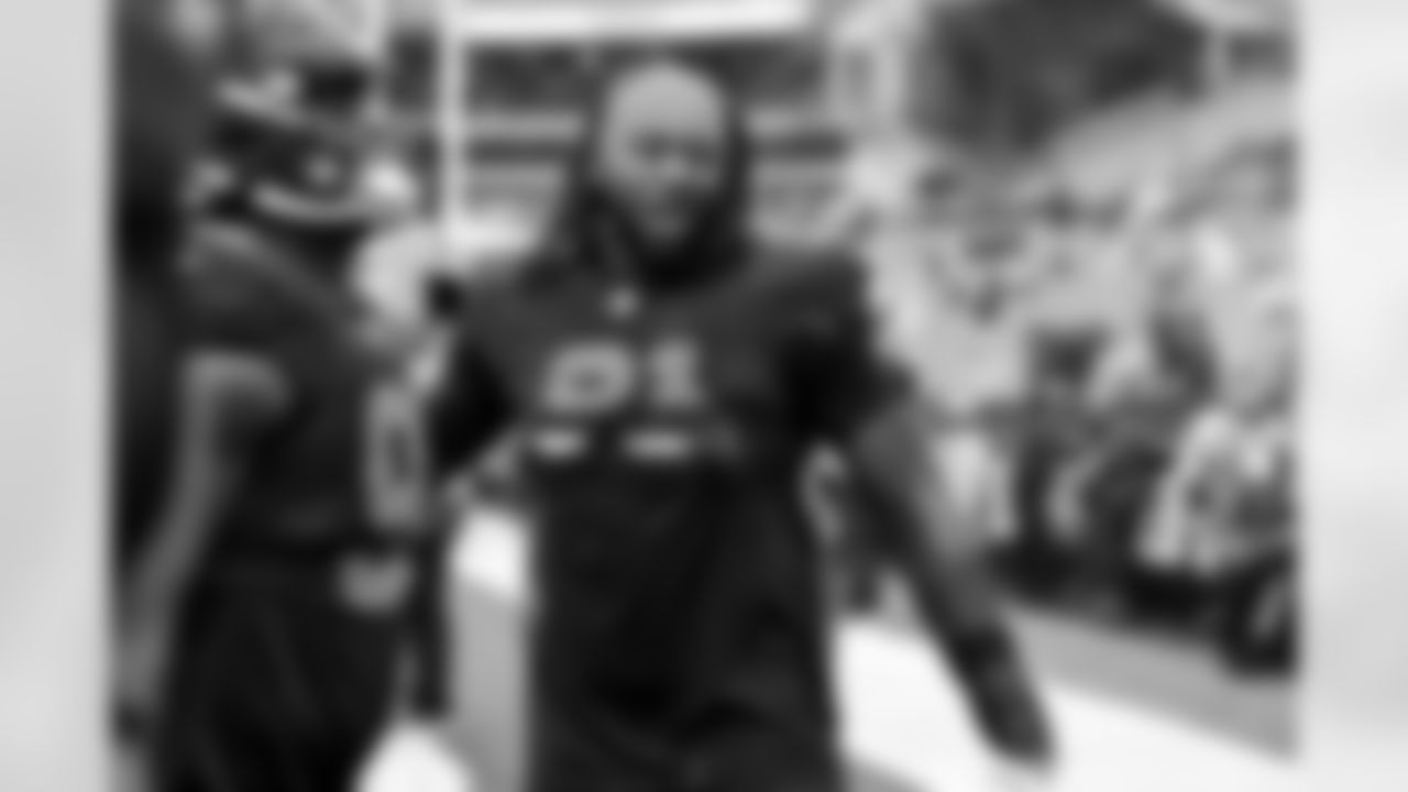 Defensive end Alex Wright (91) before a NFL football game between the Miami Dolphins and Cleveland Browns on October 19, 2025 at Huntington Bank Field.