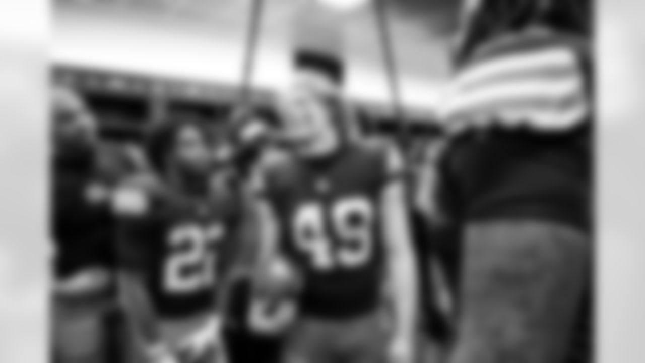 The Browns celebrate after a NFL football game between the Pittsburgh Steelers and Cleveland Browns on December 28, 2025 at Huntington Bank Field.