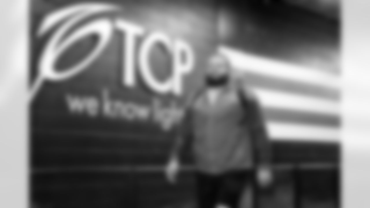 Offensive guard Joel Bitonio (75) before a NFL football game between the Miami Dolphins and Cleveland Browns on October 19, 2025 at Huntington Bank Field.