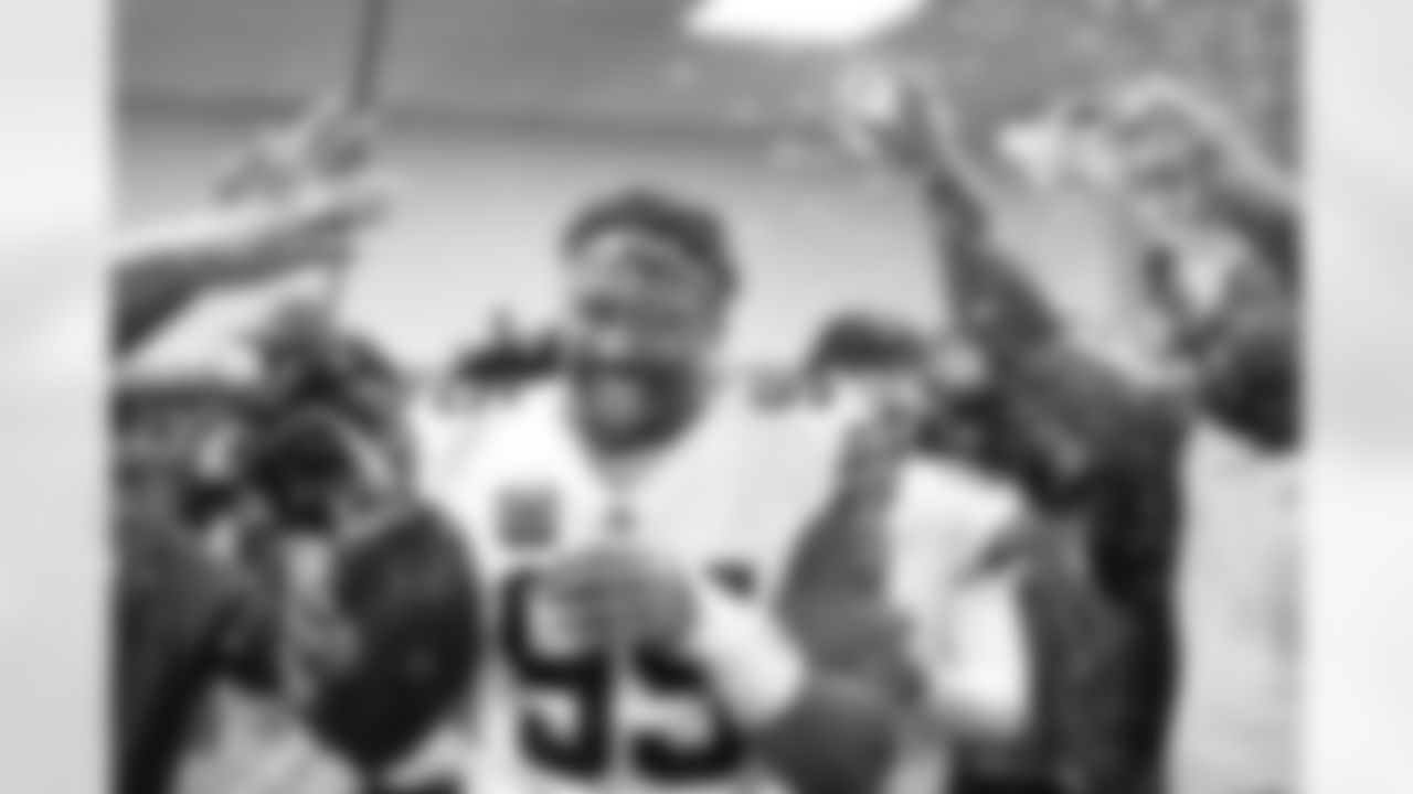 The Browns celebrate after a NFL football game between the Cleveland Browns and Cincinnati Bengals on January 4, 2026 at Paycor Stadium.