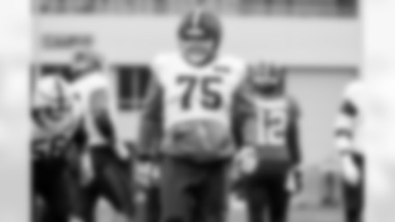 Offensive guard Joel Bitonio (75) during practice at CrossCountry Mortgage Campus on October 22, 2025.