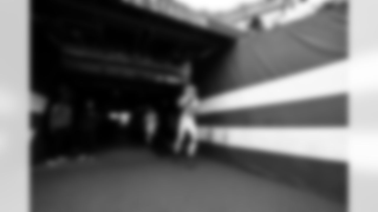 Cornerback Denzel Ward (21) before a NFL football game between the Cleveland Browns and New York Jets on November 9, 2025 at MetLife Stadium.