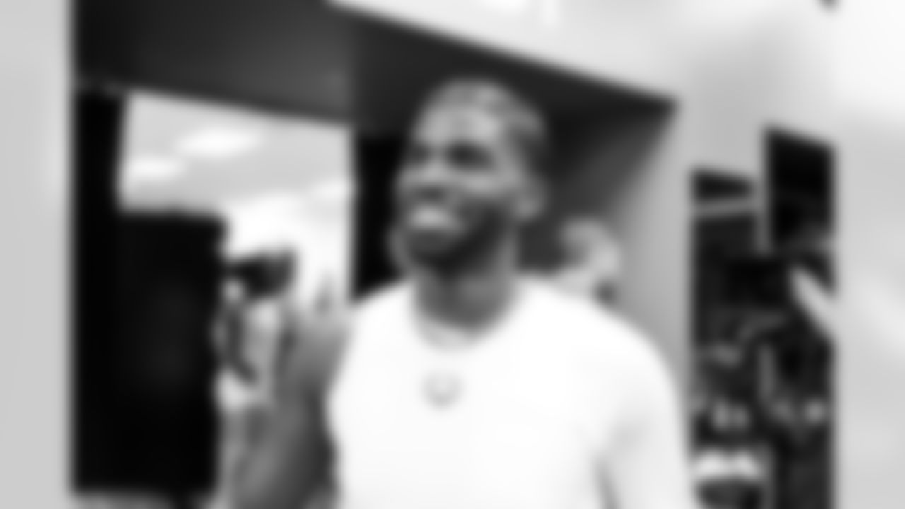 The Browns celebrate after a NFL football game between the Cleveland Browns and Las Vegas Raiders on November 23, 2025 at Allegiant Stadium.