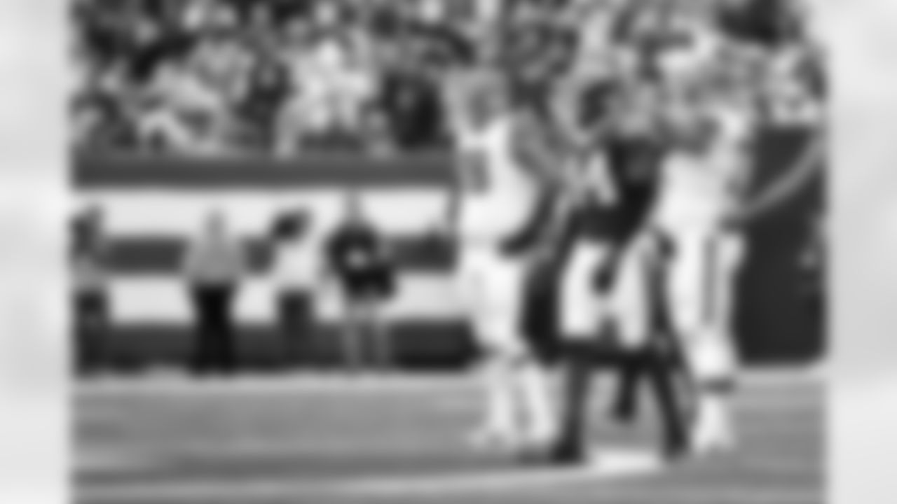 Offensive tackle Jack Conklin (78) during a NFL football game between the Cleveland Browns and New York Jets on November 9, 2025 at MetLife Stadium.