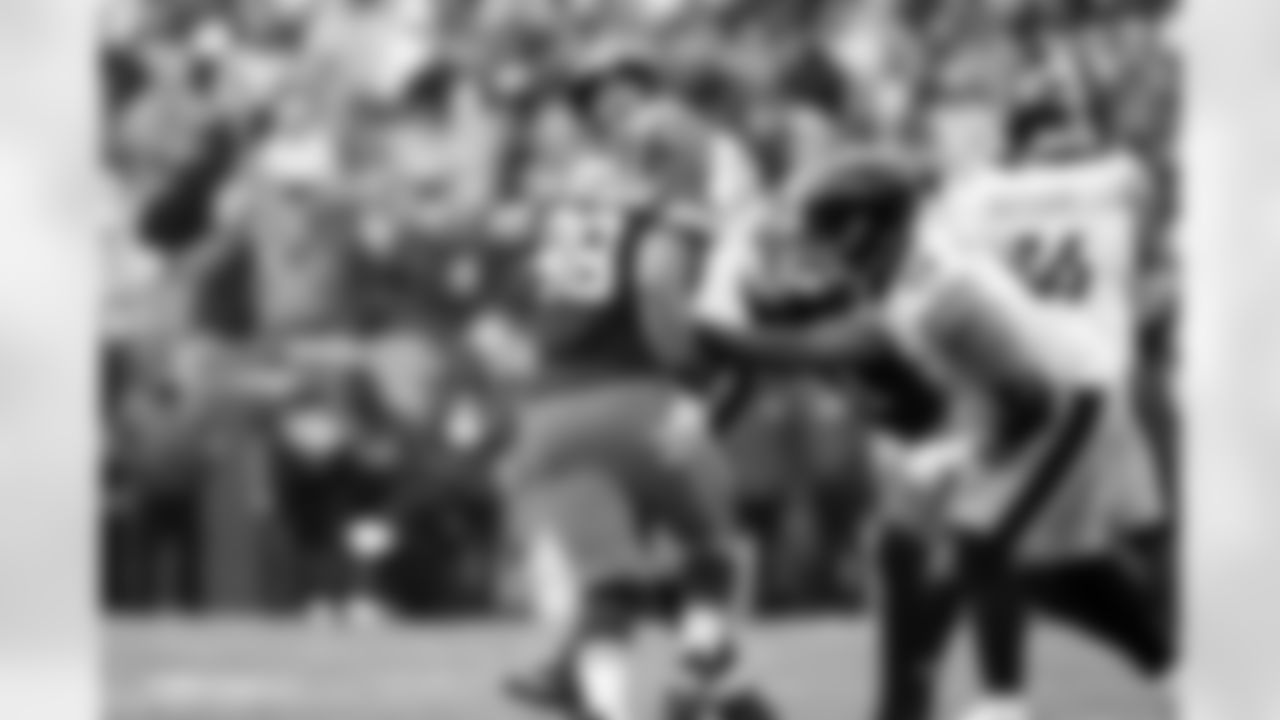 Defensive lineman Adin Huntington (98) during a NFL football game between the Pittsburgh Steelers and Cleveland Browns on December 28, 2025 at Huntington Bank Field.