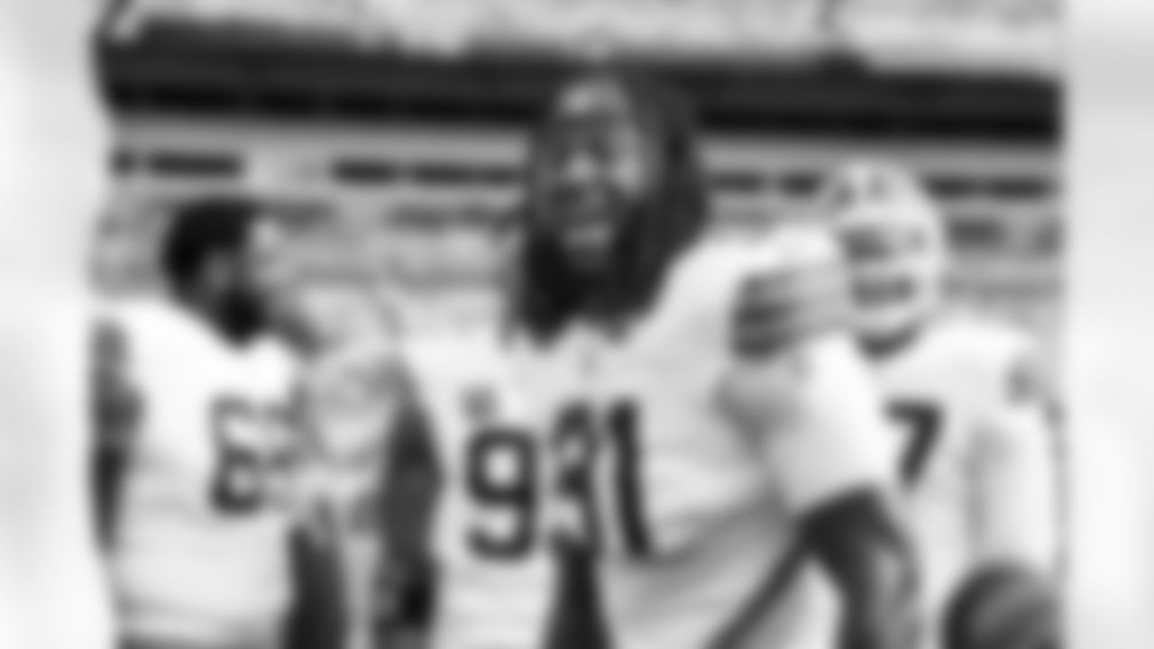 Defensive end Alex Wright (91) before a NFL football game between the Cleveland Browns and Pittsburgh Steelers on October 12, 2025 at Acrisure Stadium.