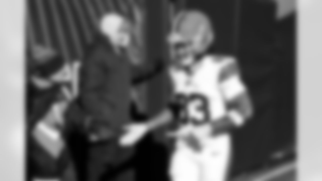 Safety Ronnie Hickman Jr. (33) before a NFL football game between the Cleveland Browns and Chicago Bears on December 14, 2025 at Soldier Field.