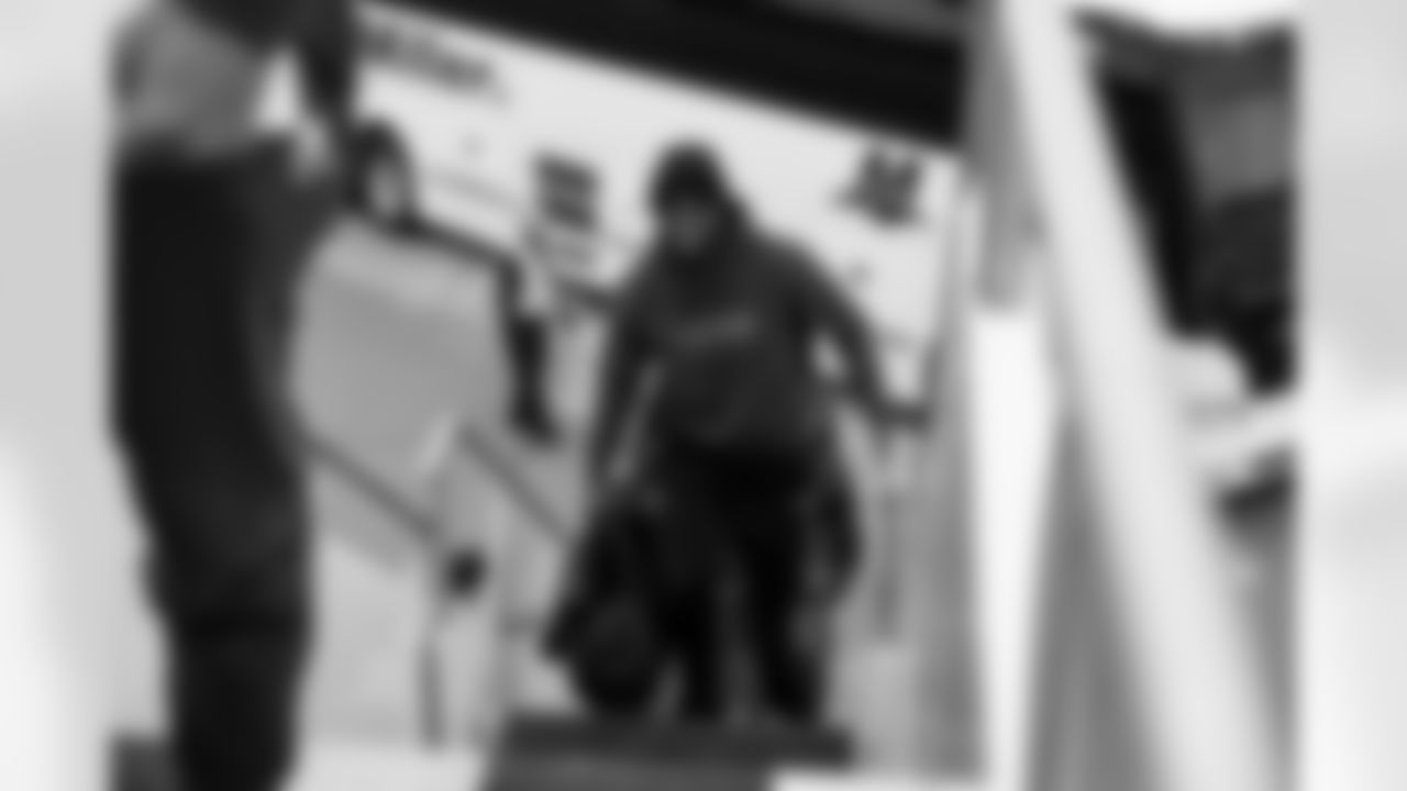 Tight end Harold Fannin Jr. (44) travels to New York on November 8, 2025.