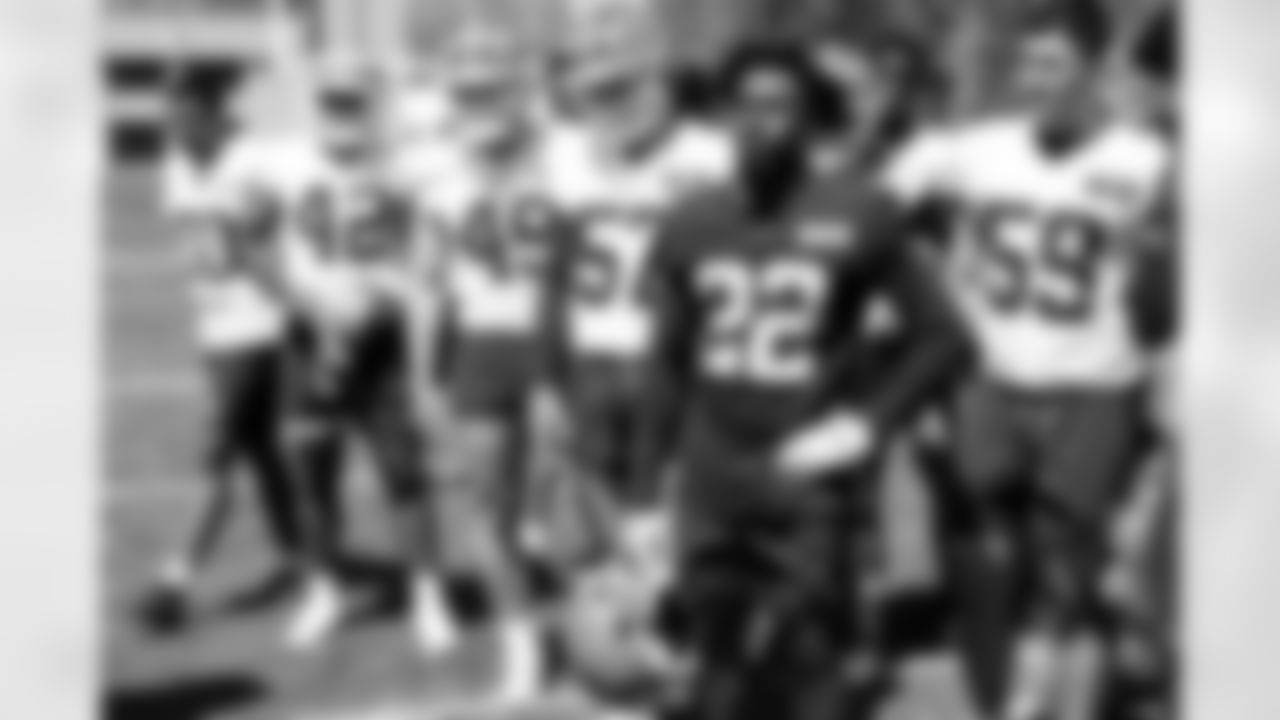 Running back Dylan Sampson (22)