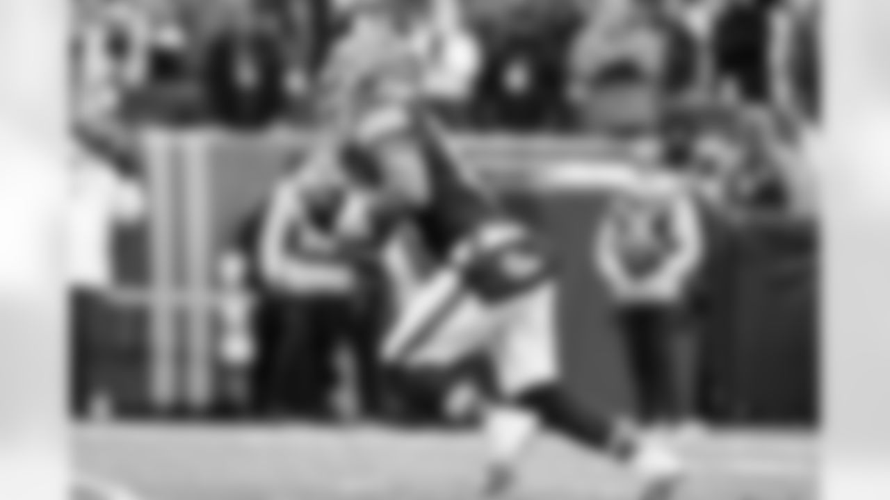 Running back Quinshon Judkins (10) during a NFL football game between the San Francisco 49ers and Cleveland Browns on November 30, 2025 at Huntington Bank Field.