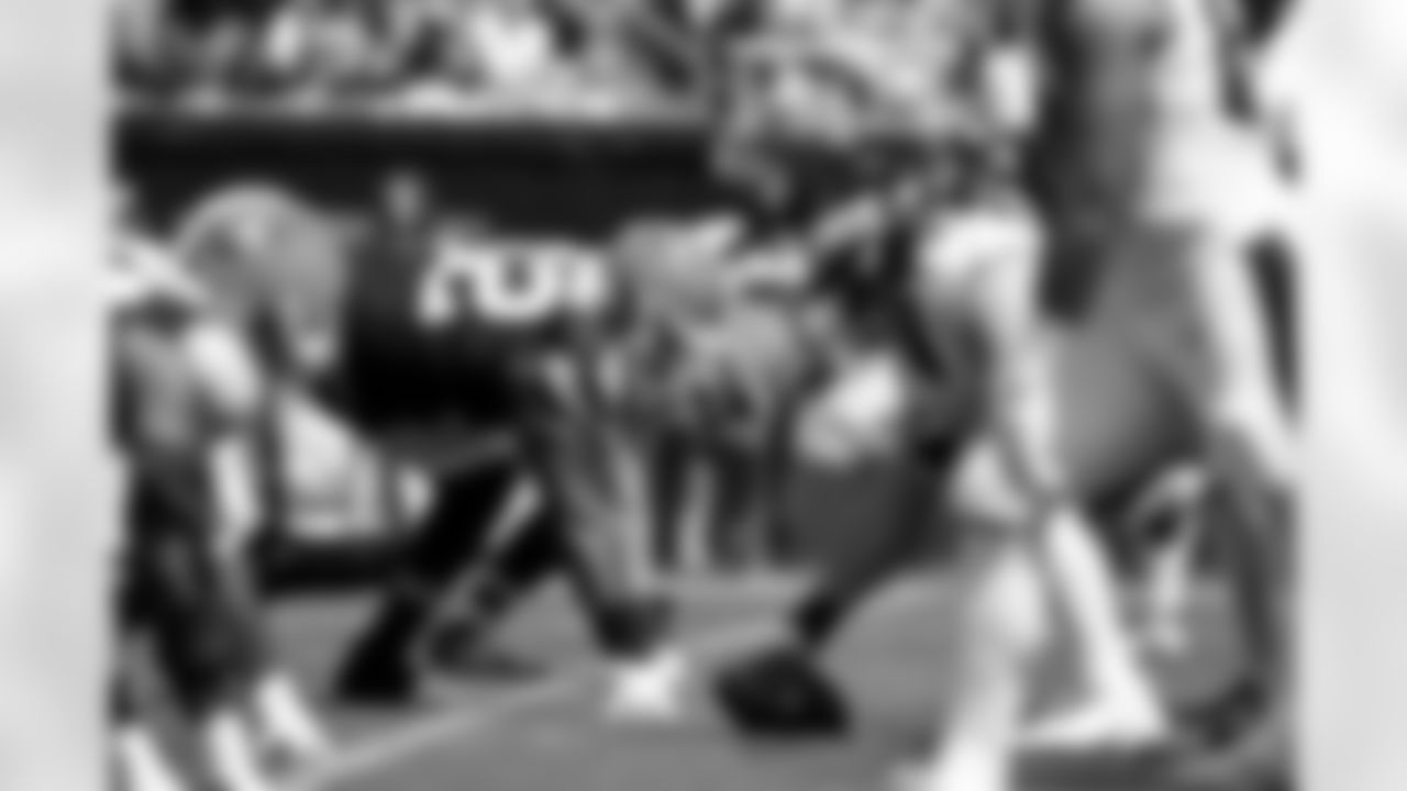 Defensive end Sam Kamara (92) during a preseason NFL football game between the Cleveland Browns and Philadelphia Eagles on August 16, 2025 at Lincoln Financial Field.