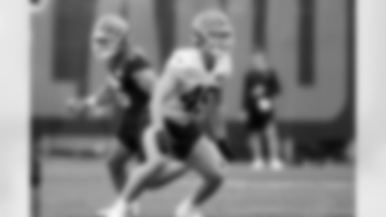 Linebacker Carson Schwesinger (49) during the first day of OTAs at CrossCountry Mortgage Campus on May 27, 2025.