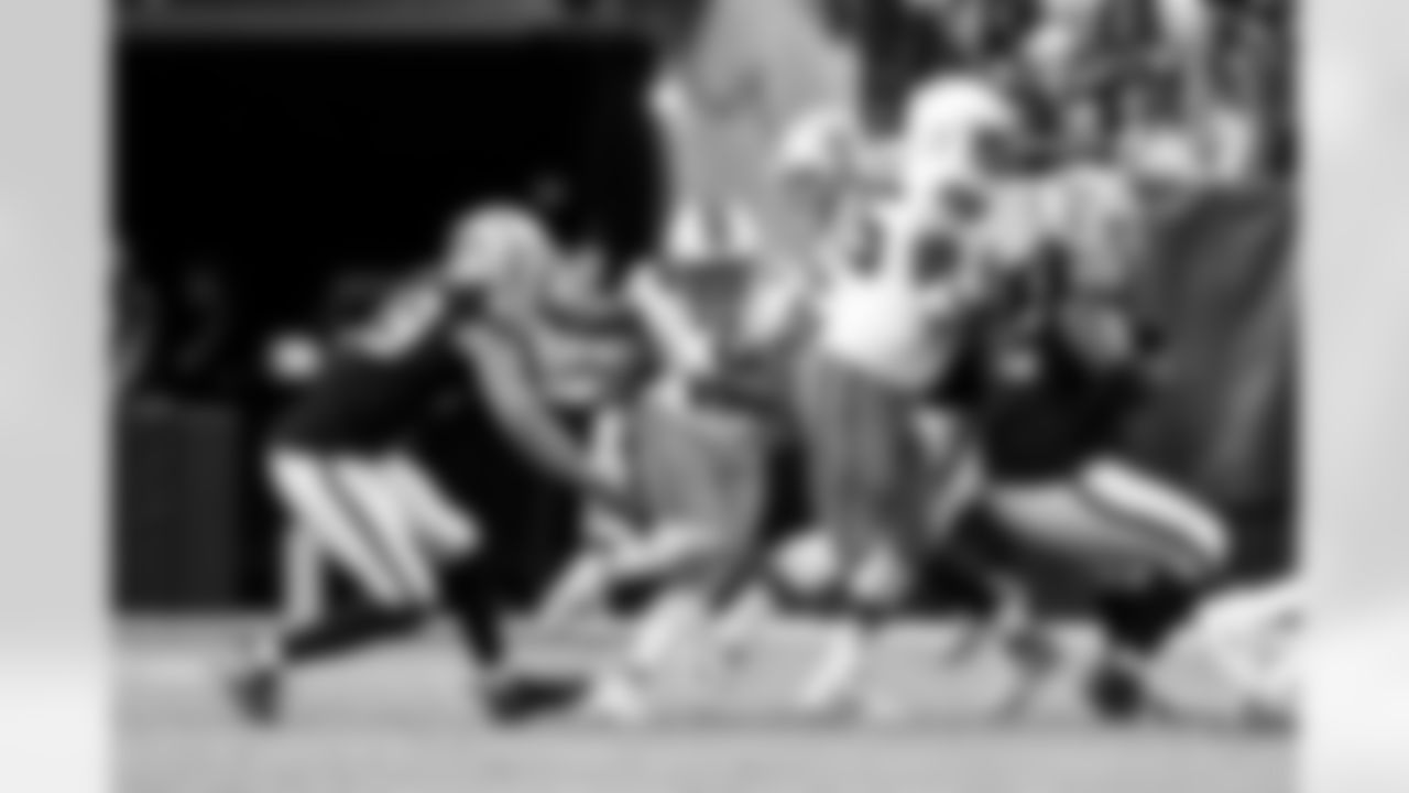 Running back Quinshon Judkins (10) during a NFL football game between the Cleveland Browns and Las Vegas Raiders on November 23, 2025 at Allegiant Stadium.