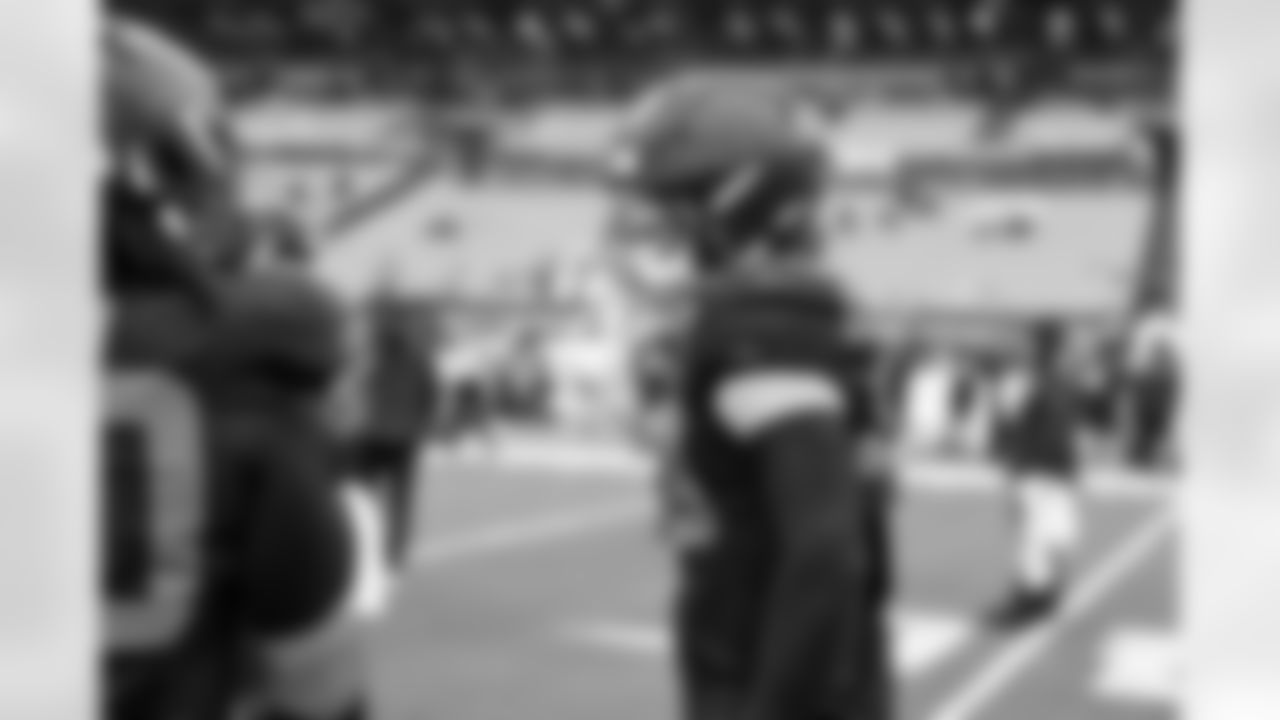 Linebacker Carson Schwesinger (49) before a NFL football game between the Miami Dolphins and Cleveland Browns on October 19, 2025 at Huntington Bank Field.