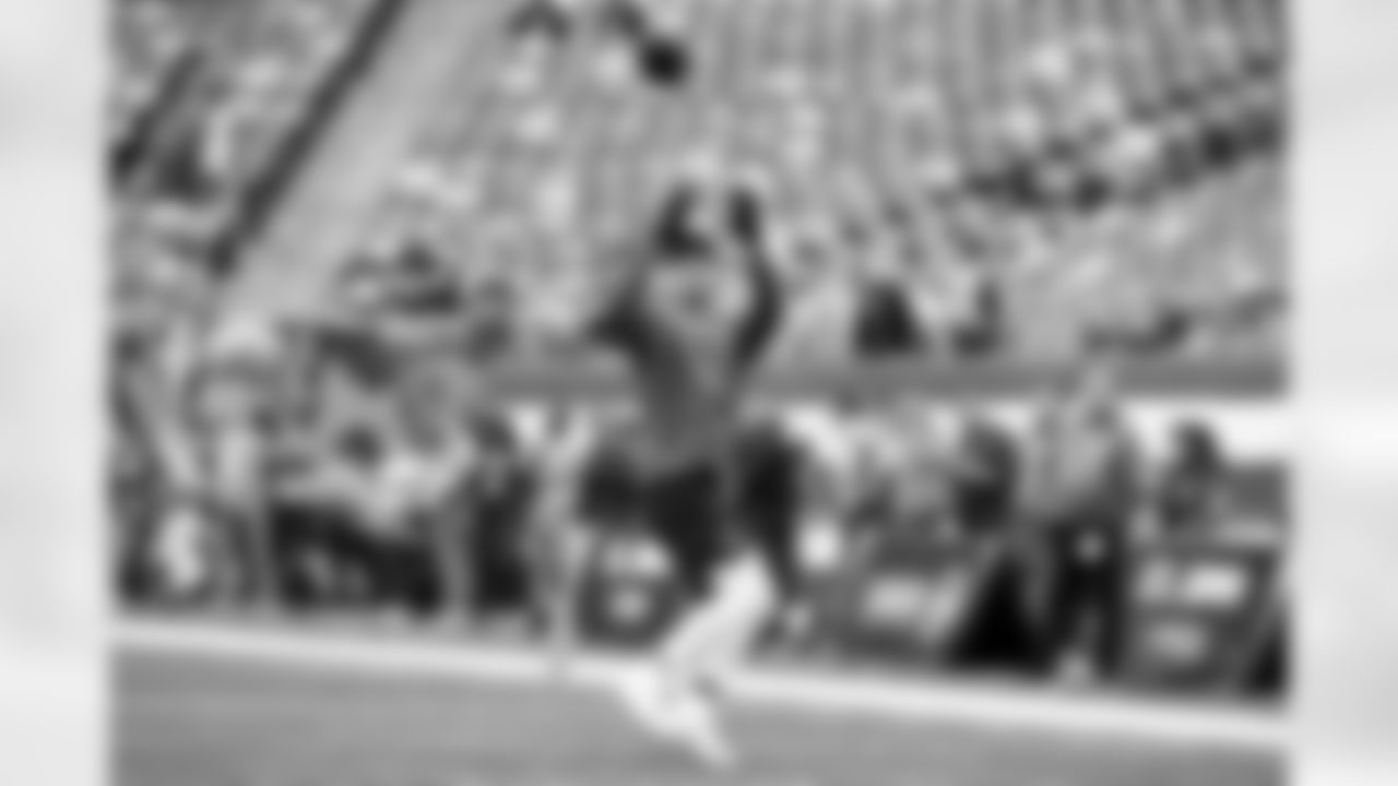 Tight end Blake Whiteheart (86) before a NFL football game between the Cleveland Browns and New York Jets on November 9, 2025 at MetLife Stadium.