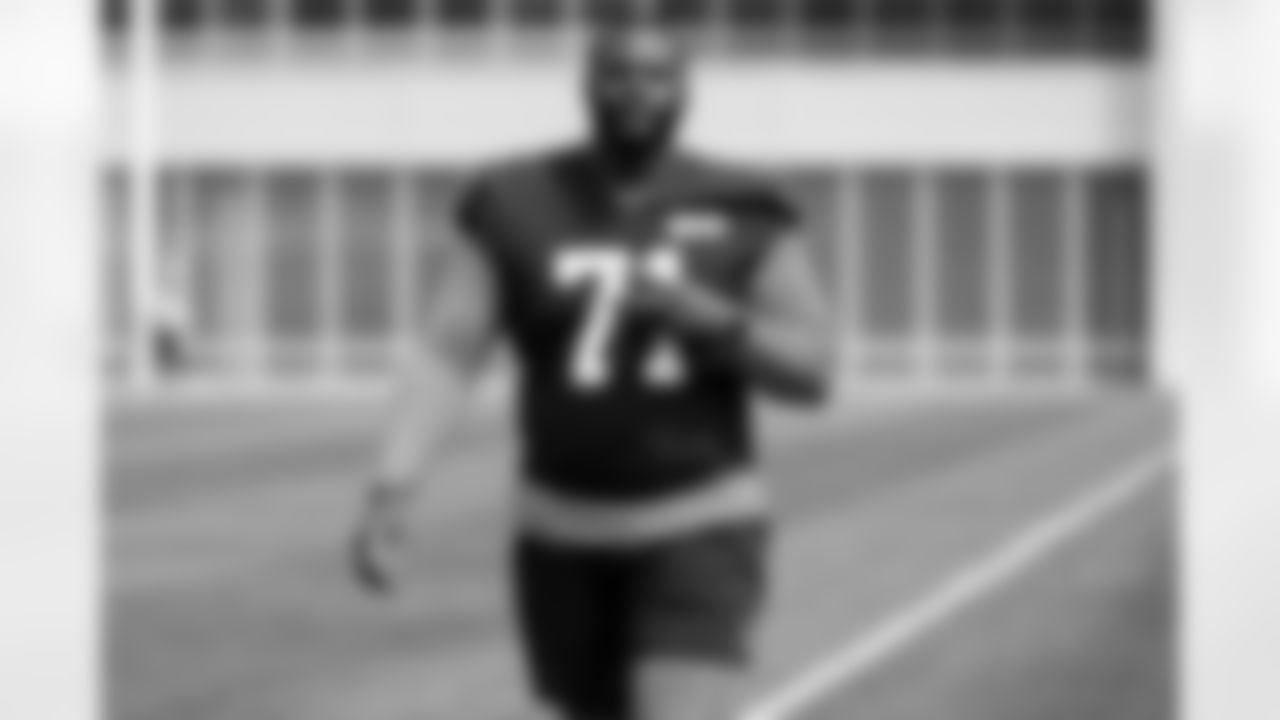 Offensive tackle Cornelius Lucas (71) during fieldwork in Phase II of the offseason at CrossCountry Mortgage Campus on May 12, 2025.