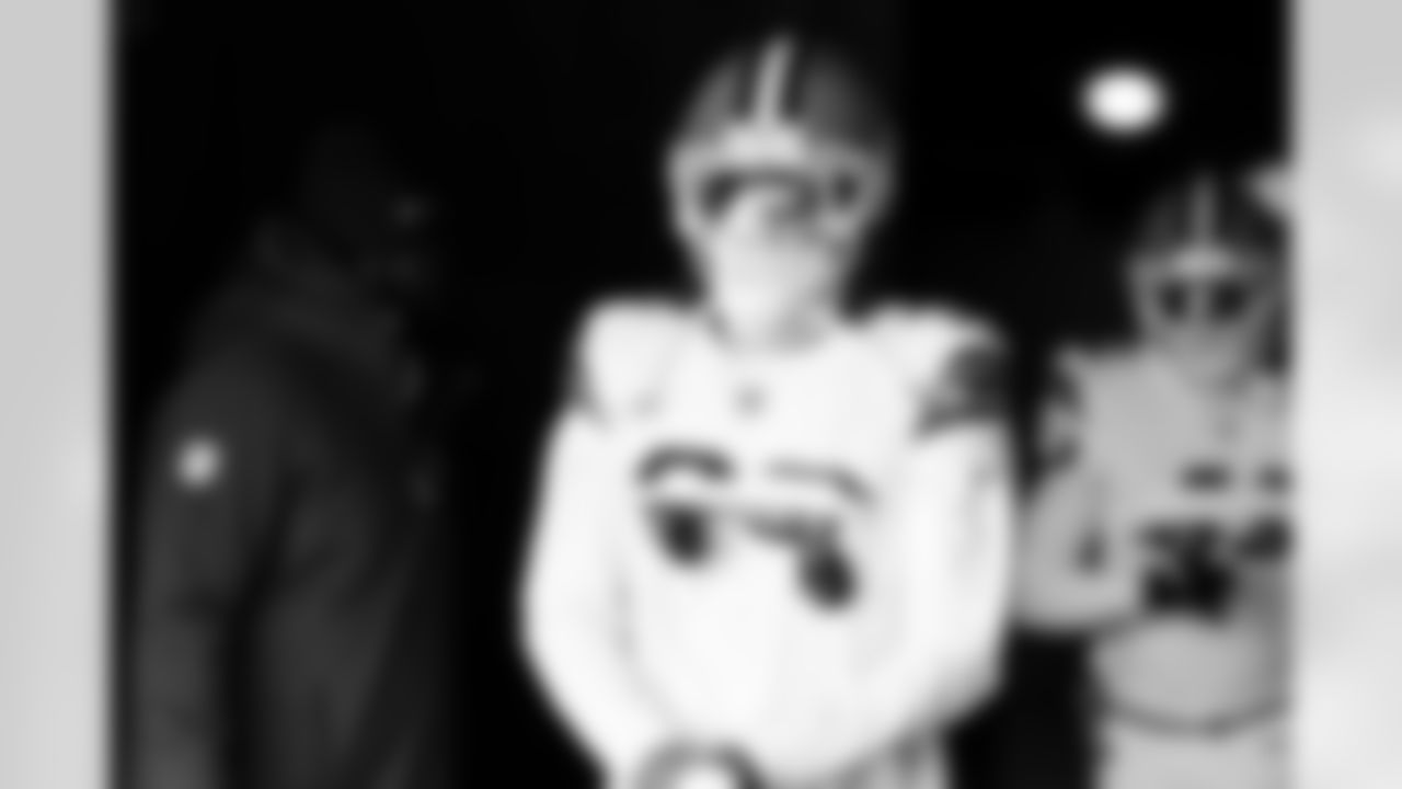 Safety Ronnie Hickman Jr. (33) before a NFL football game between the Cleveland Browns and Chicago Bears on December 14, 2025 at Soldier Field.