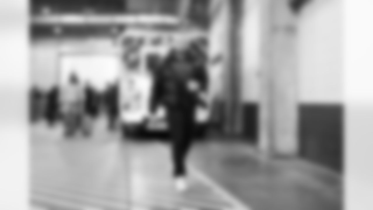 Safety Ronnie Hickman Jr. (33) before a NFL football game between the Cleveland Browns and Cincinnati Bengals on January 4, 2026 at Paycor Stadium.