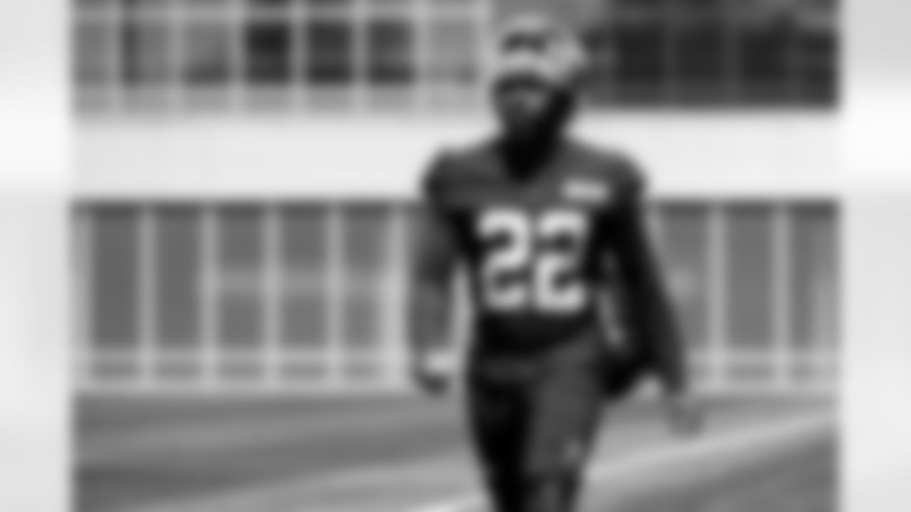 Running back Dylan Sampson (22) during fieldwork on the first day of Rookie Minicamp at CrossCountry Mortgage Campus on May 9, 2025.