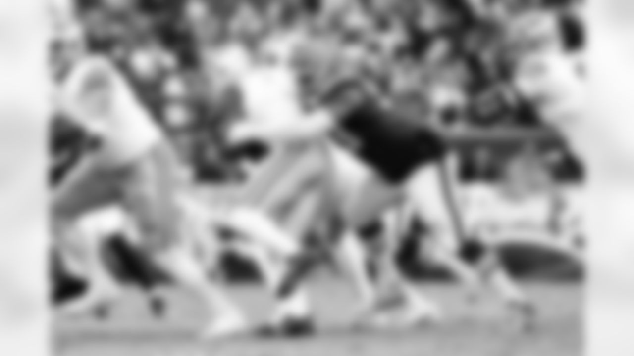 Defensive tackle Shelby Harris (93) during a NFL football game between the San Francisco 49ers and Cleveland Browns on November 30, 2025 at Huntington Bank Field.