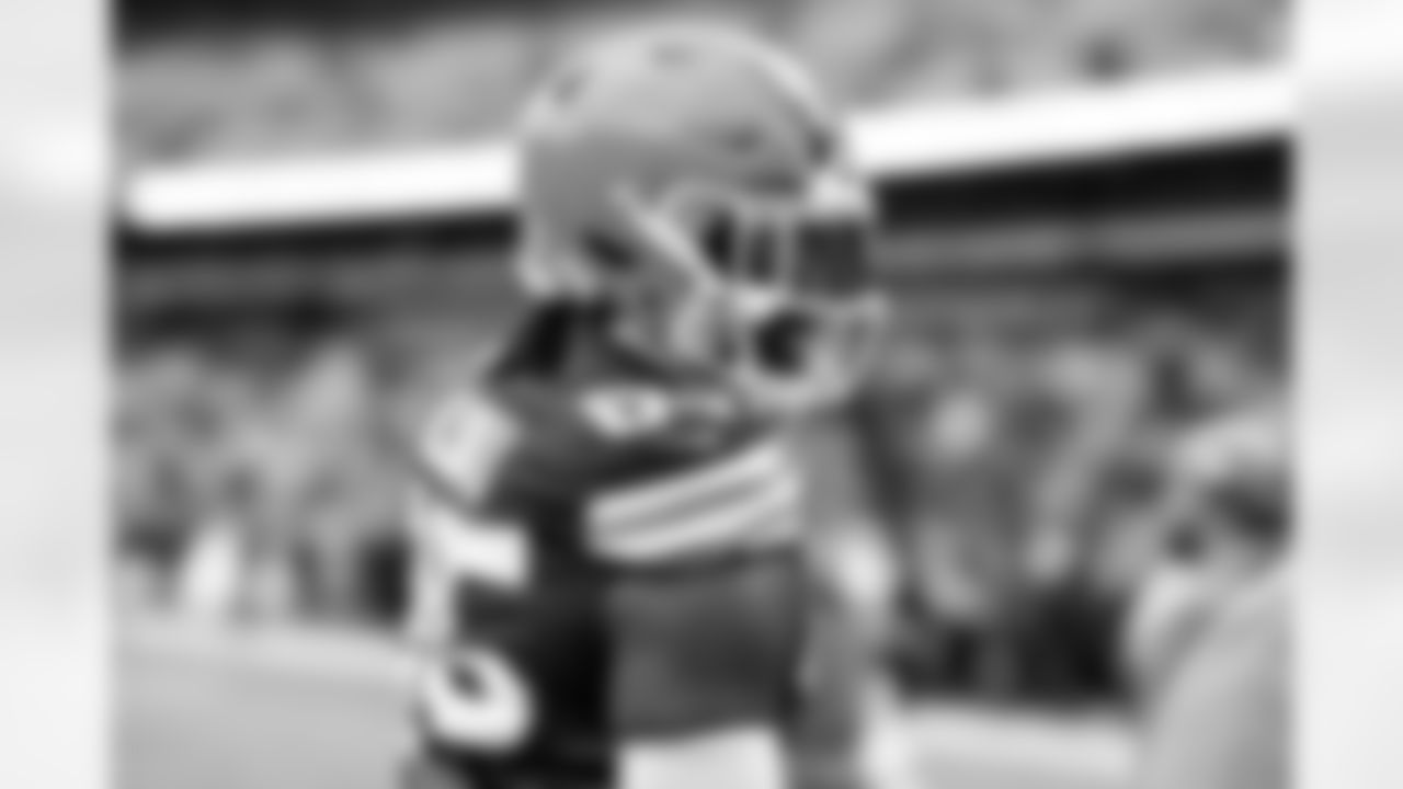 Tight end David Njoku (85) before a NFL football game between the San Francisco 49ers and Cleveland Browns on November 30, 2025 at Huntington Bank Field.