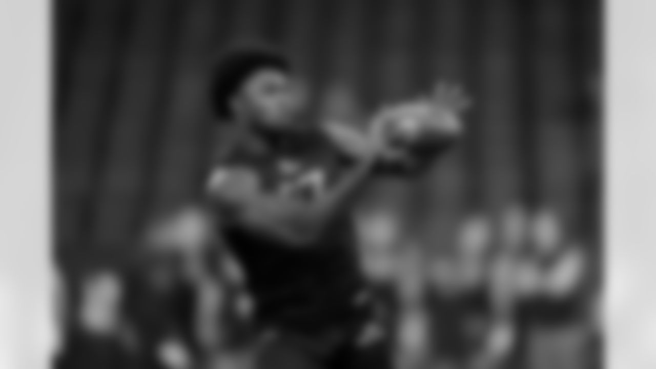 Bowling Green tight end Harold Fannin Jr. runs a drill at the NFL football scouting combine in Indianapolis, Friday, Feb. 28, 2025. (AP Photo/George Walker IV)