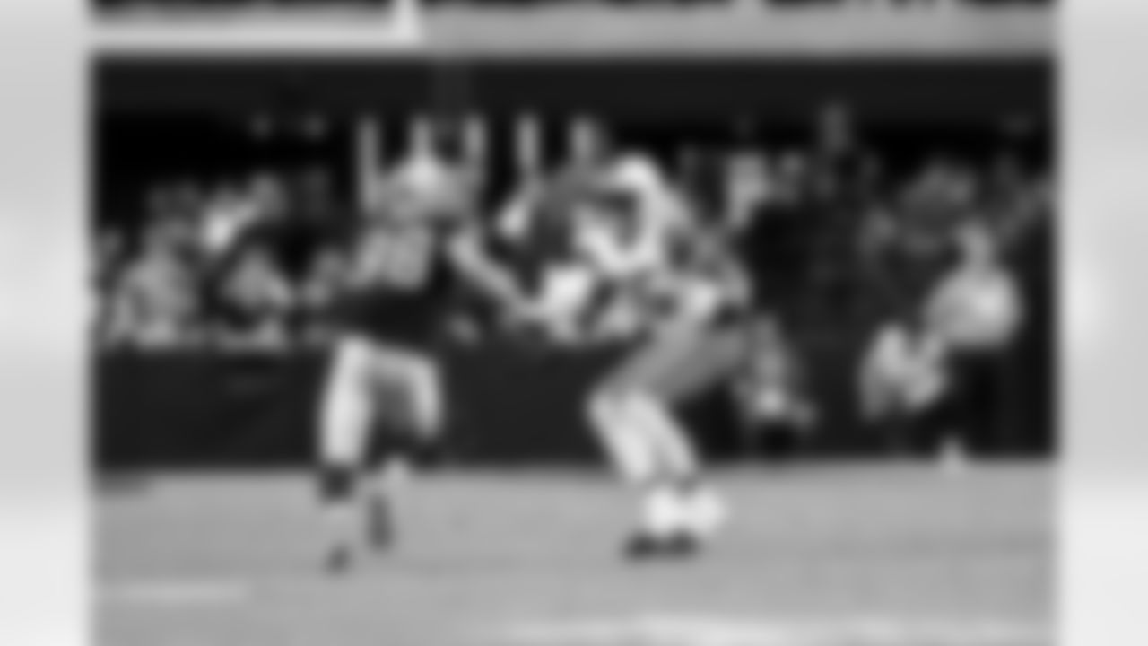 Tight end David Njoku (85) during a NFL football game between the Cleveland Browns and Las Vegas Raiders on November 23, 2025 at Allegiant Stadium.