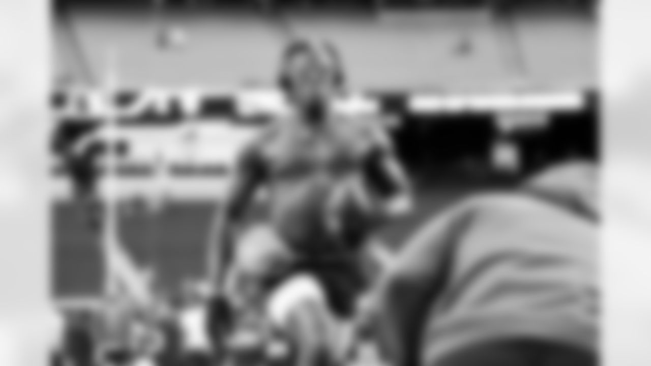 Tight end David Njoku (85) before a NFL football game between the Cleveland Browns and Las Vegas Raiders on November 23, 2025 at Allegiant Stadium.