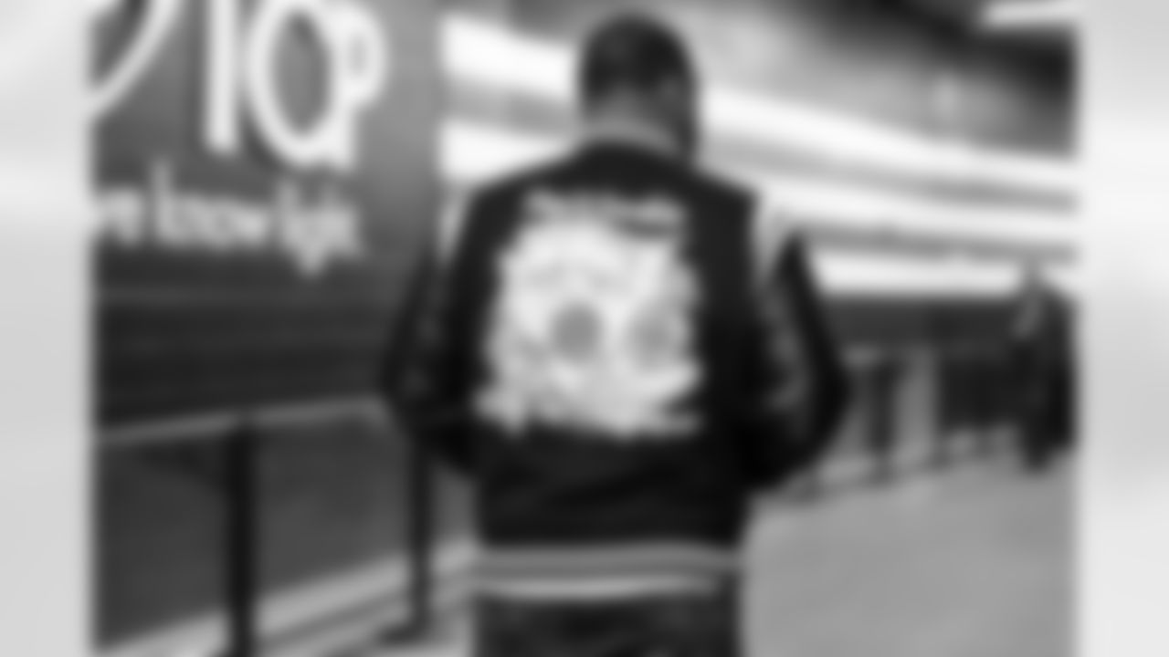 Defensive tackle Shelby Harris (93) before a NFL football game between the San Francisco 49ers and Cleveland Browns on November 30, 2025 at Huntington Bank Field.