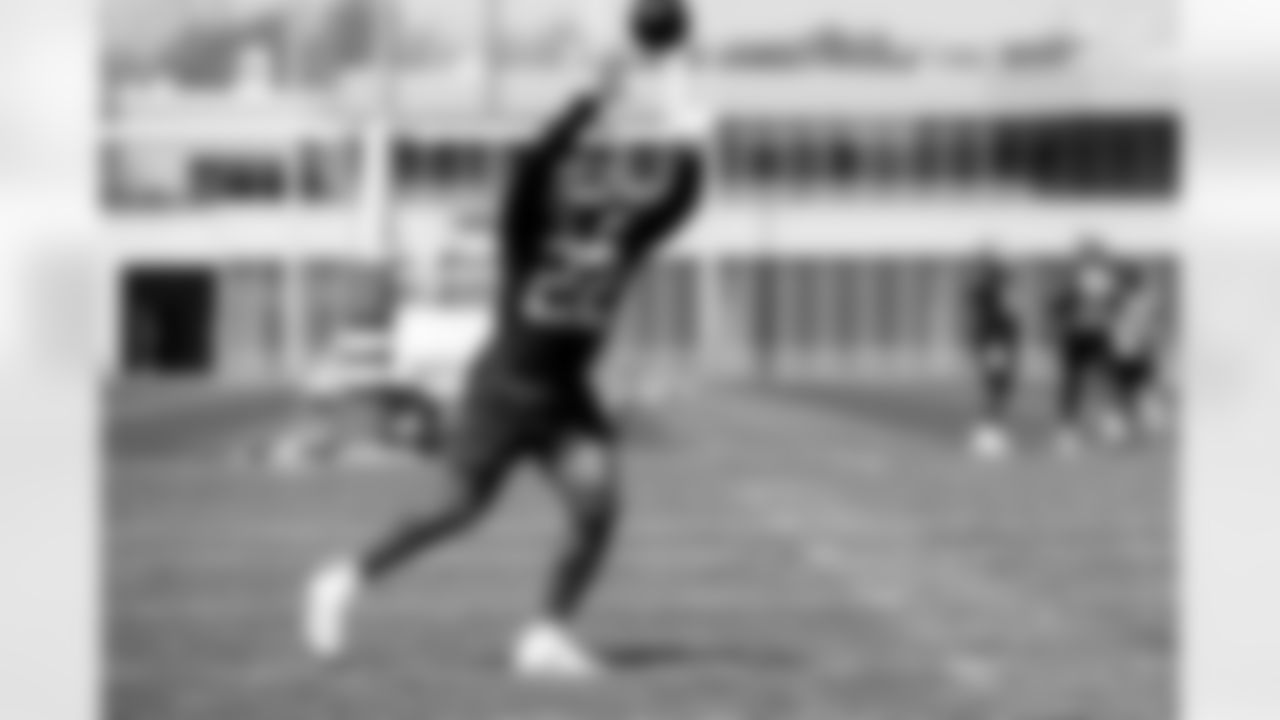 Running back Dylan Sampson (22) during fieldwork on the second day of Rookie Minicamp at CrossCountry Mortgage Campus on May 10, 2025.